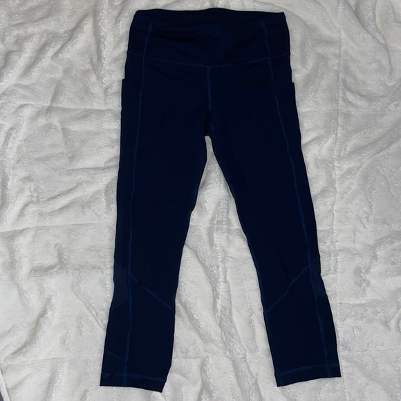Lululemon Cropped Leggings w/ Pockets - Picture 2 of 11